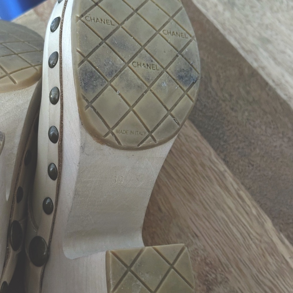 CHANEL Runway Leather Clogs Mules Metal studs 39 8 - Picture 15 of 16